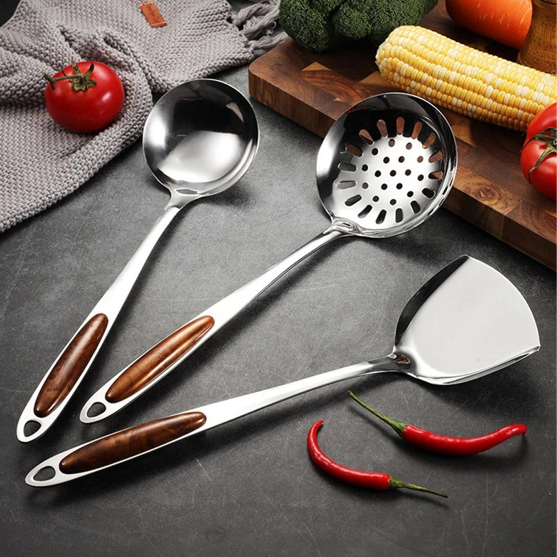 Maison Noire Kitchen Utensils